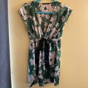 Gorgeous green floral top large